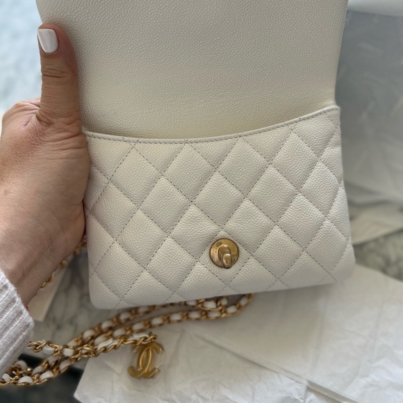 Chanel - Picture 3 of 6